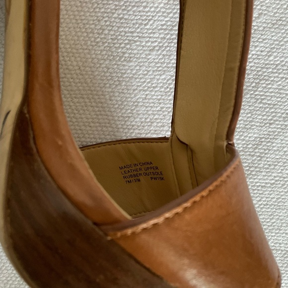 Michael Kors Brown Heeled Sandals with Gold Zipper - Picture 7 of 12